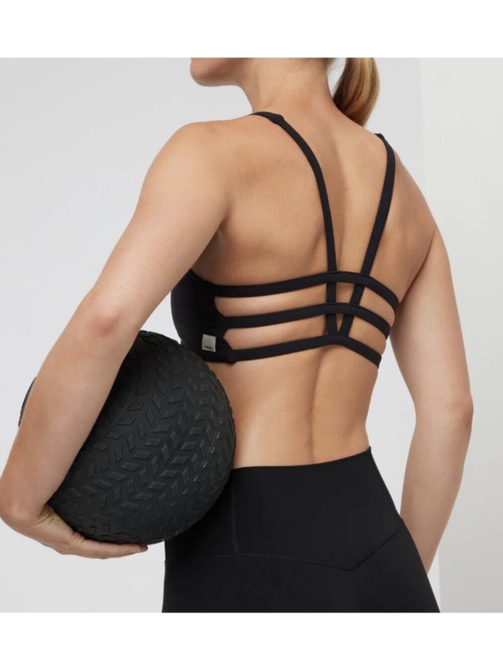 Vuori Yosemite Bra in Size XL Black Strappy Sports Bra